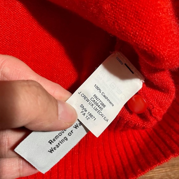 J Crew Italian Cashmere Red Cardigan - Size Medium - Picture 3 of 6